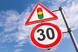  交通標志牌要滿足哪些要求？